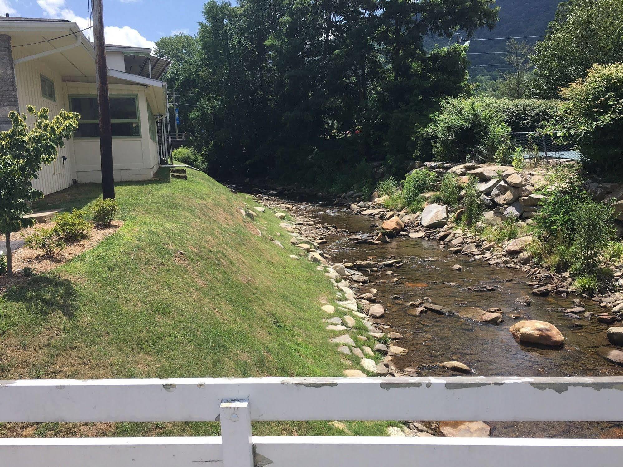 River Point Lodge Maggie Valley Exterior photo